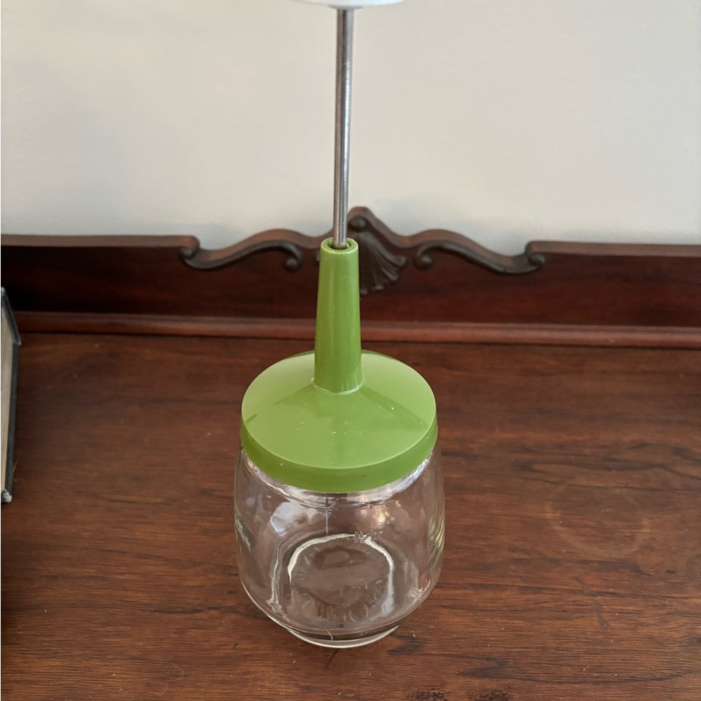 Vintage 1960's-70's Avocado Green and White Food Chopper! MCM